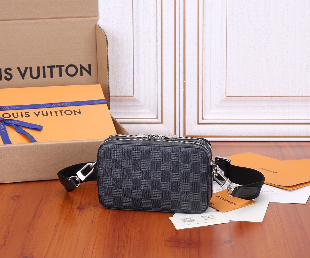LV ALPHA WEARABLE 18.5*11*6.5