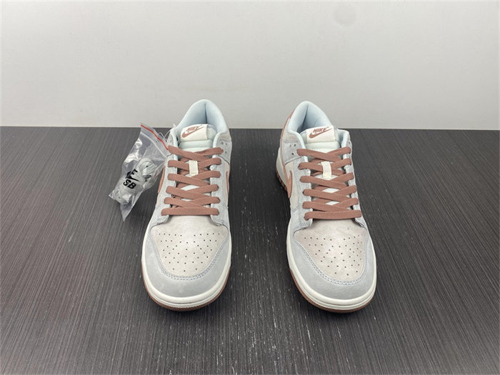 NK Dunk Low Fossil Rose DH7577-001