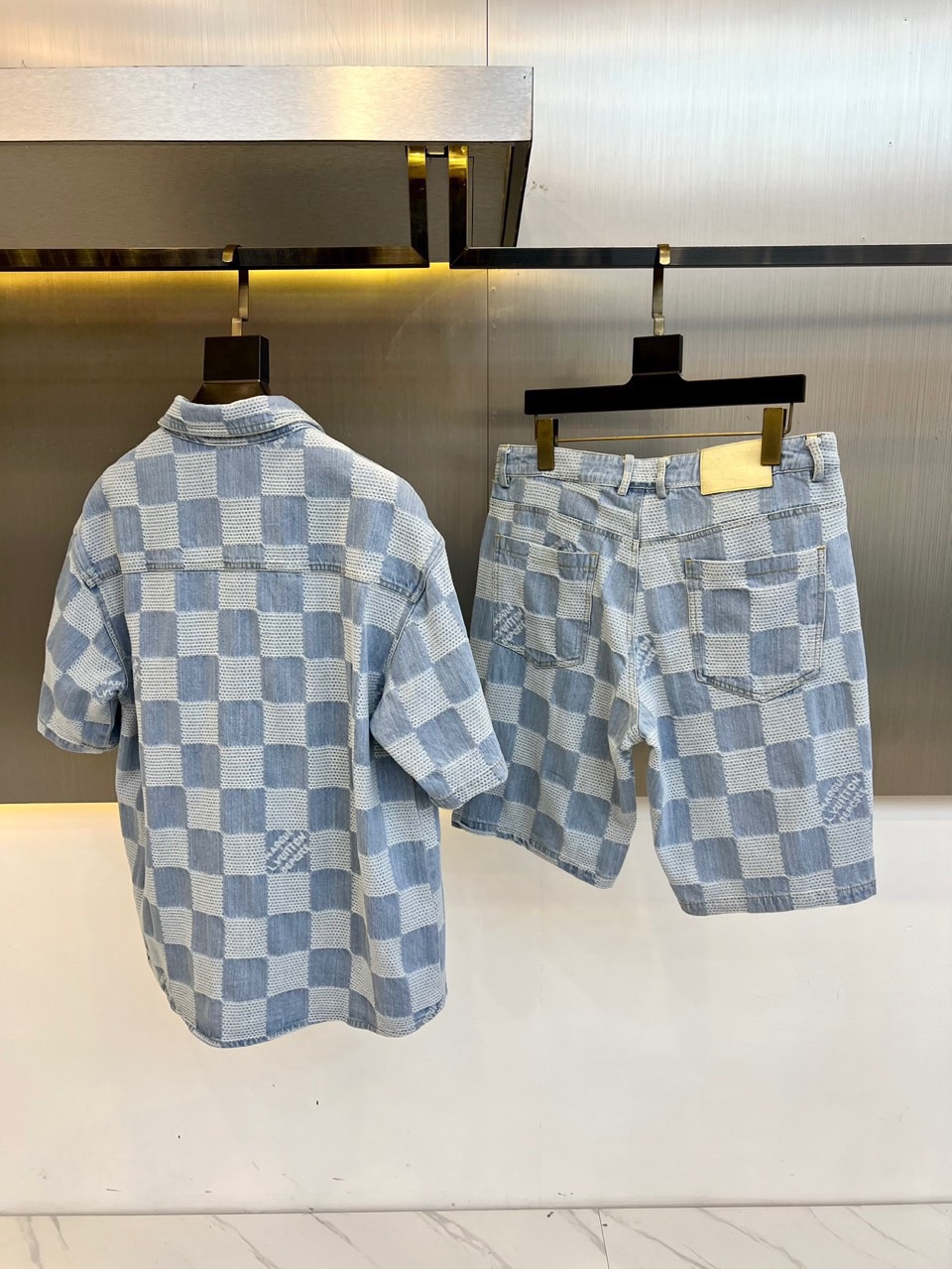 LV  T-Shirt  Shorts （Suit）