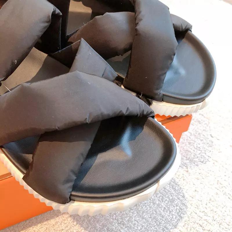 Classical High Quality Sandals LX-872301
