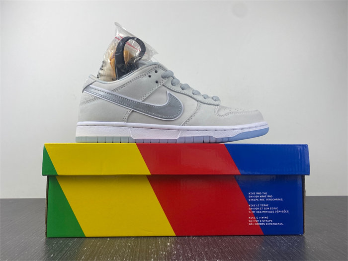 NK SB Dunk Low White Lobster FD8776-100