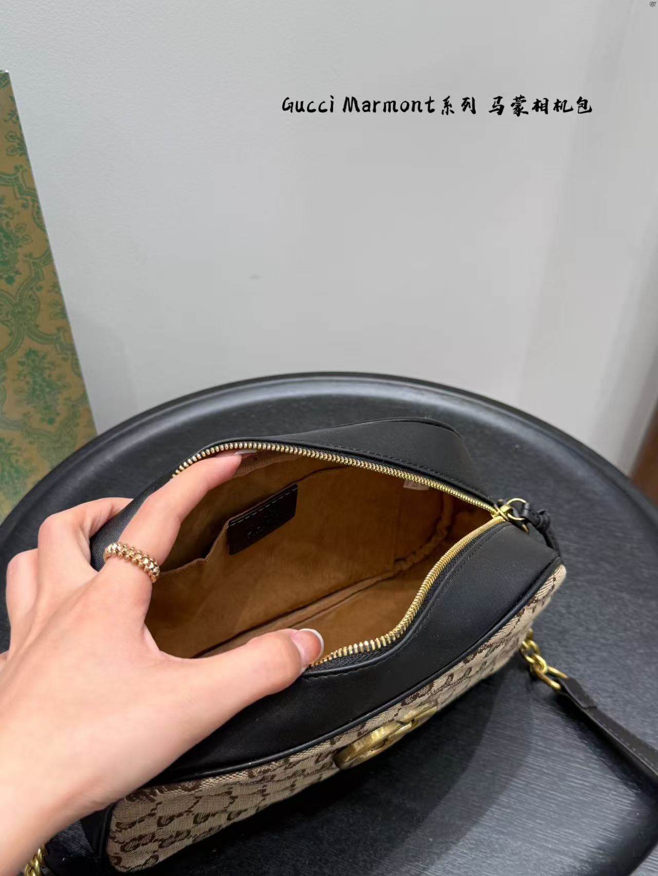 Brown Woman’s handbag with chains strap BB-9211000