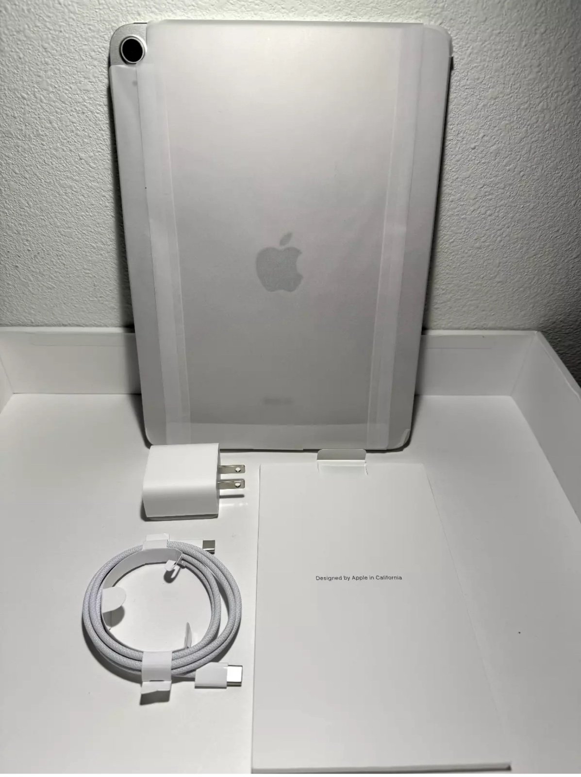  Apple iPad Air 5th Gen 256GB - Wi-Fi - Starlight 9Z81
