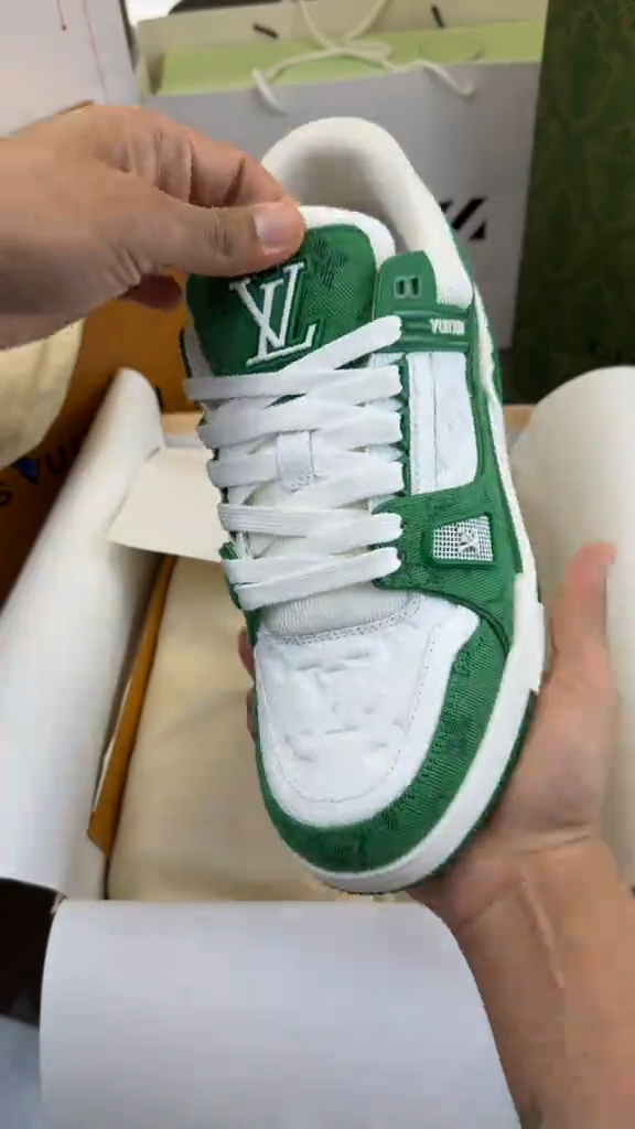 LV  Trainer Sneaker