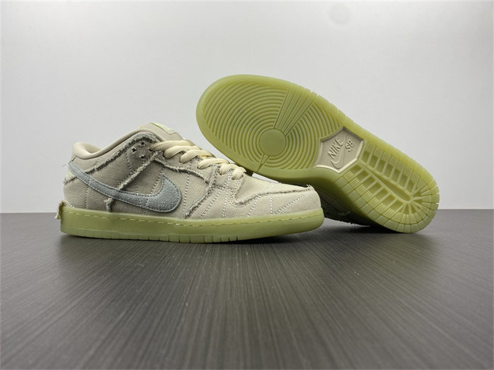NK SB Dunk Low Mummy DM0774-111