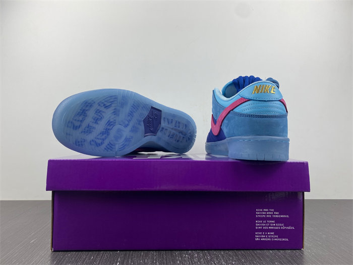 NK SB Dunk Low Run The Jewels DO9404-400