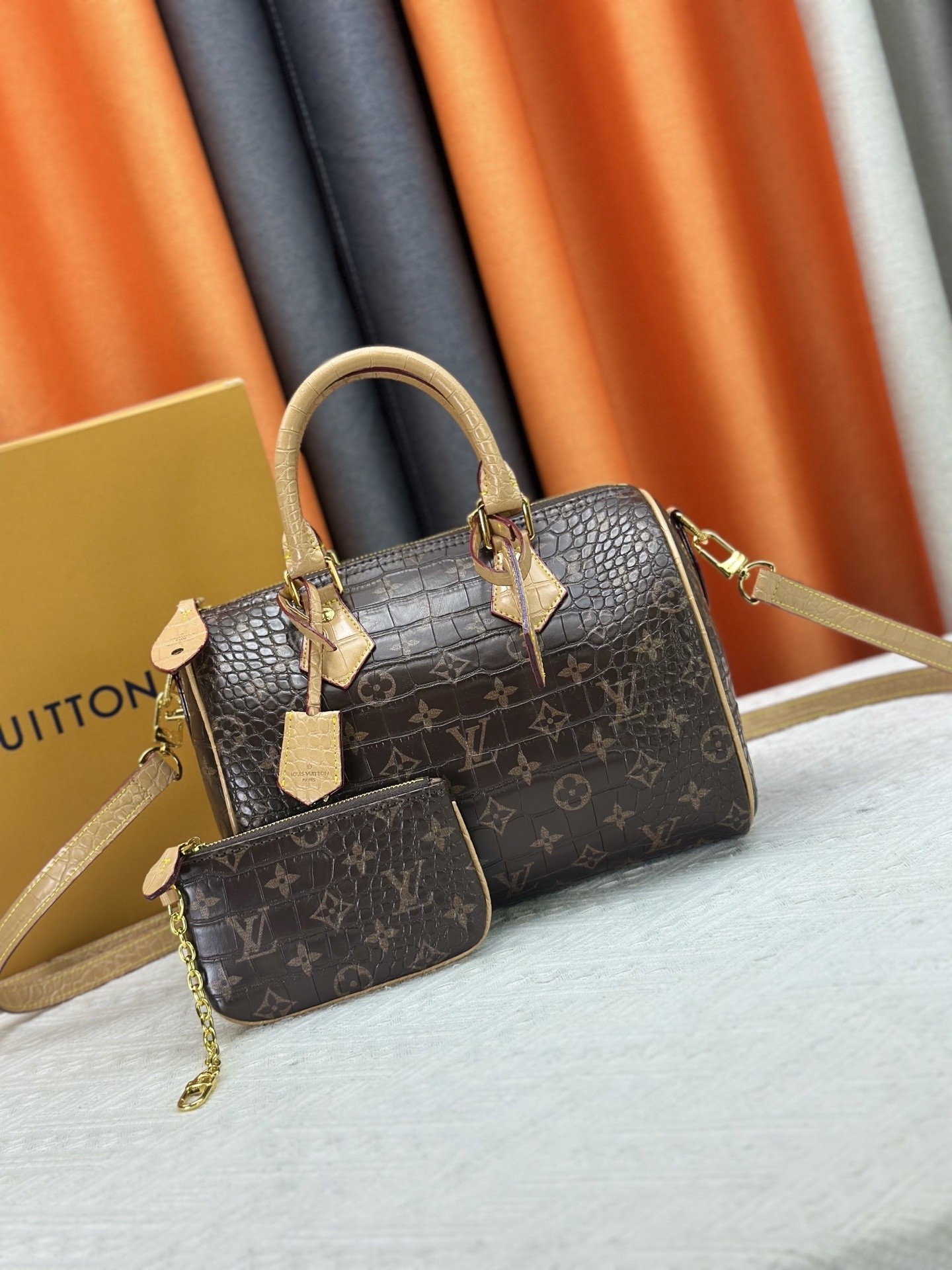 LV Handbag 25x15x15cm