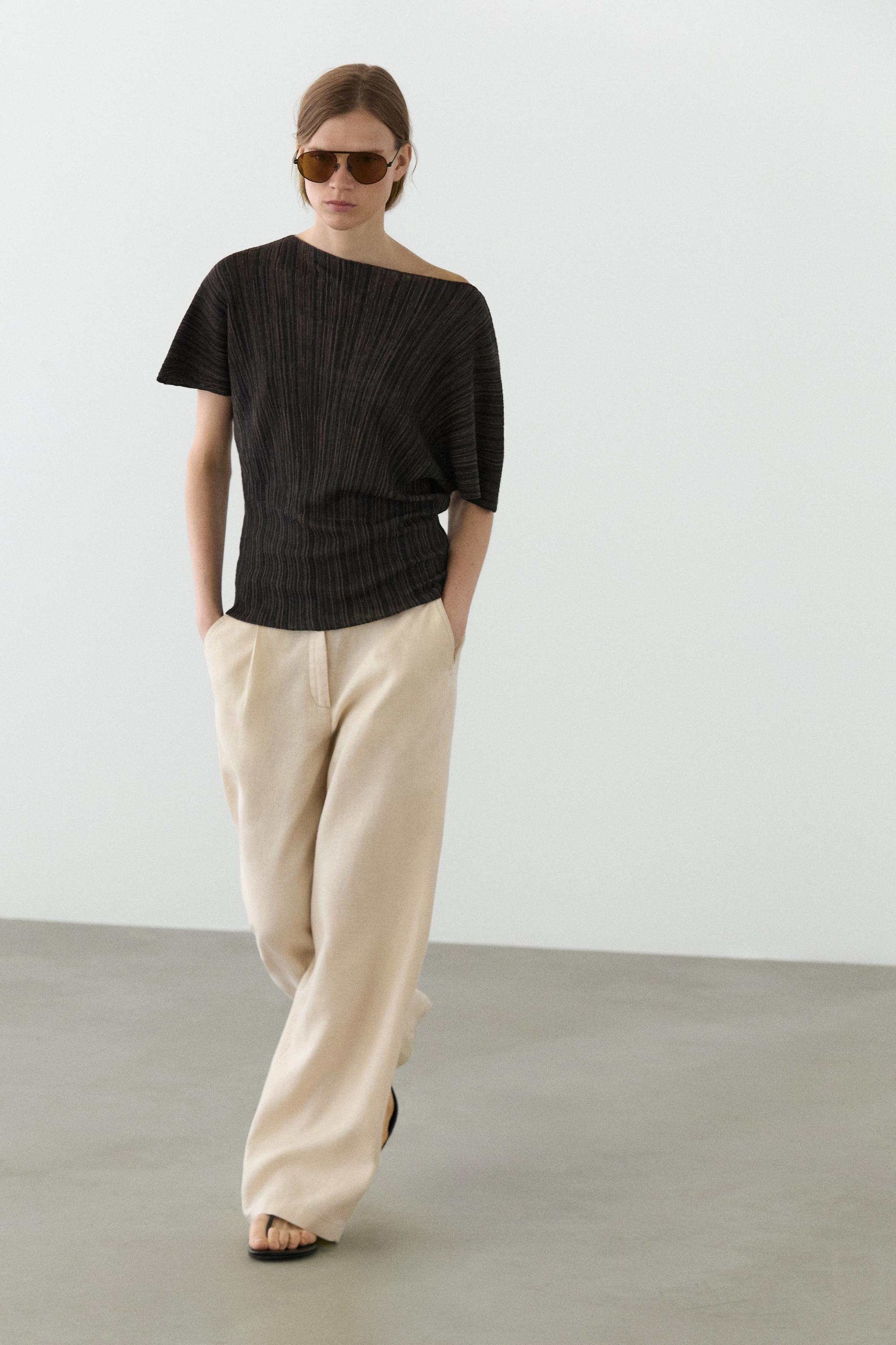 Top plisado total look detalle rayas