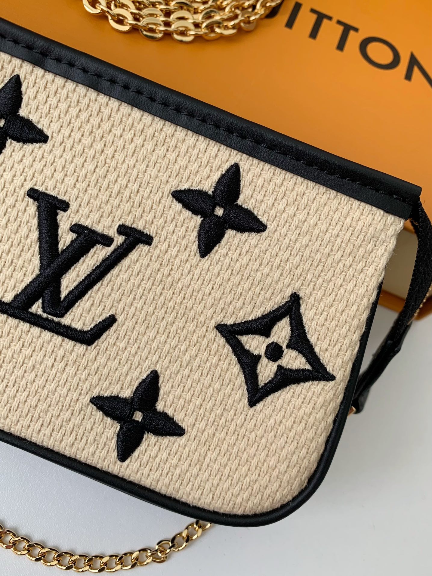 LV MINI POCHETTE ACCESSOIRES 15.5*10.5*4cm