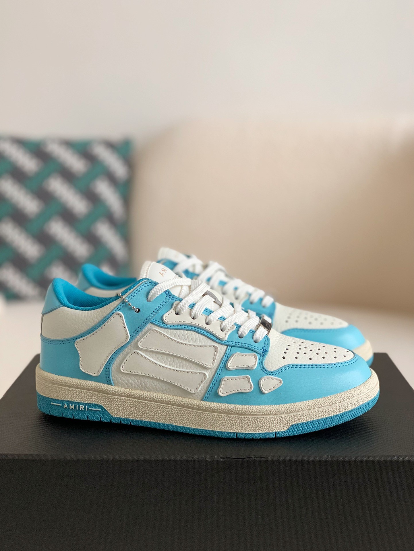 AMRI Bone Sneakers