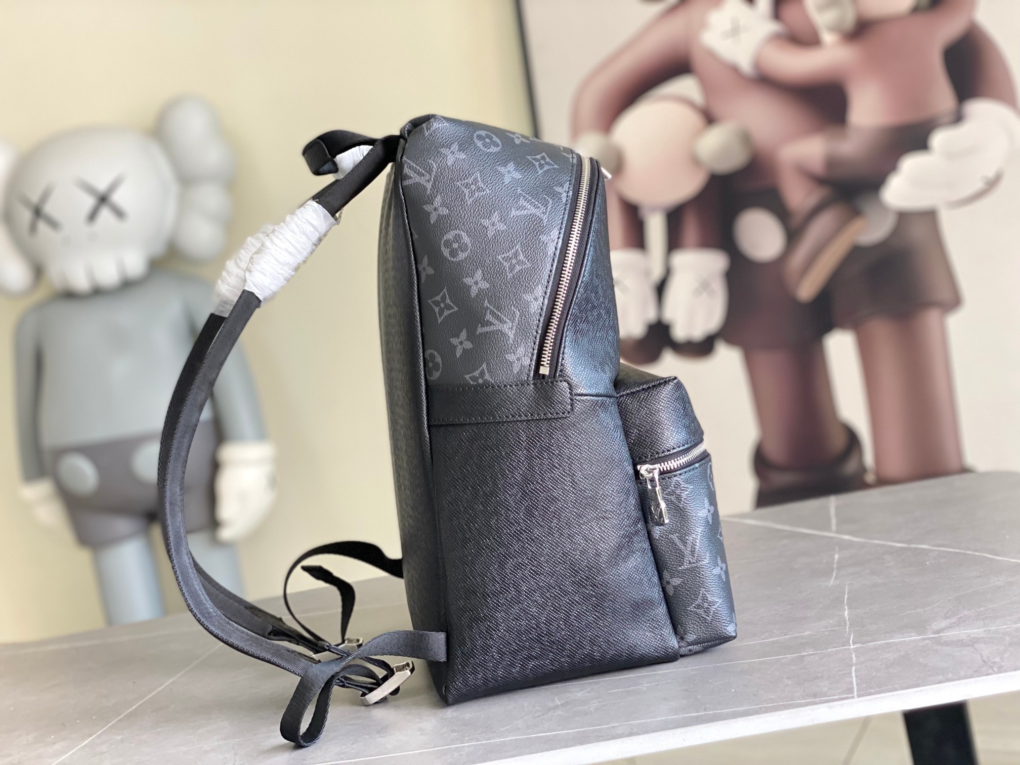 LV Discovery Backpack M30230 40x30x20cm