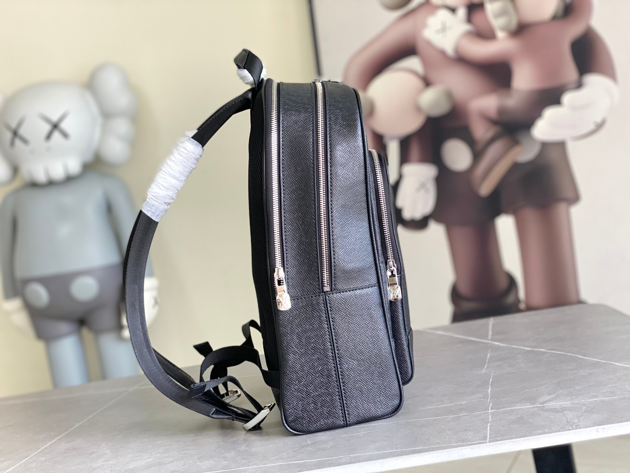 LV Backpack M30857 40x31x15cm