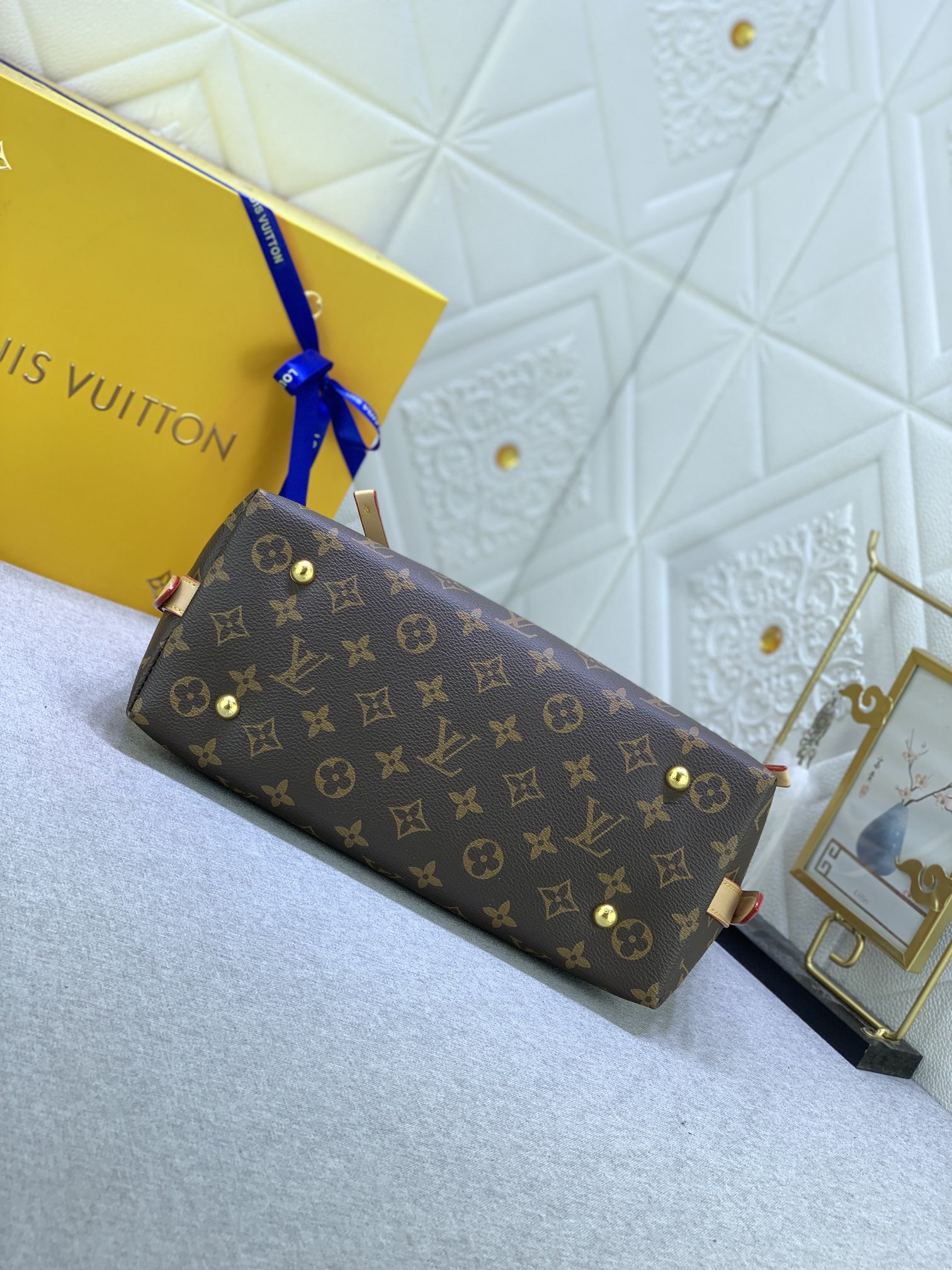 Woman’s handbag 11.4″x9.4″x4.7″ BB-9180001000572