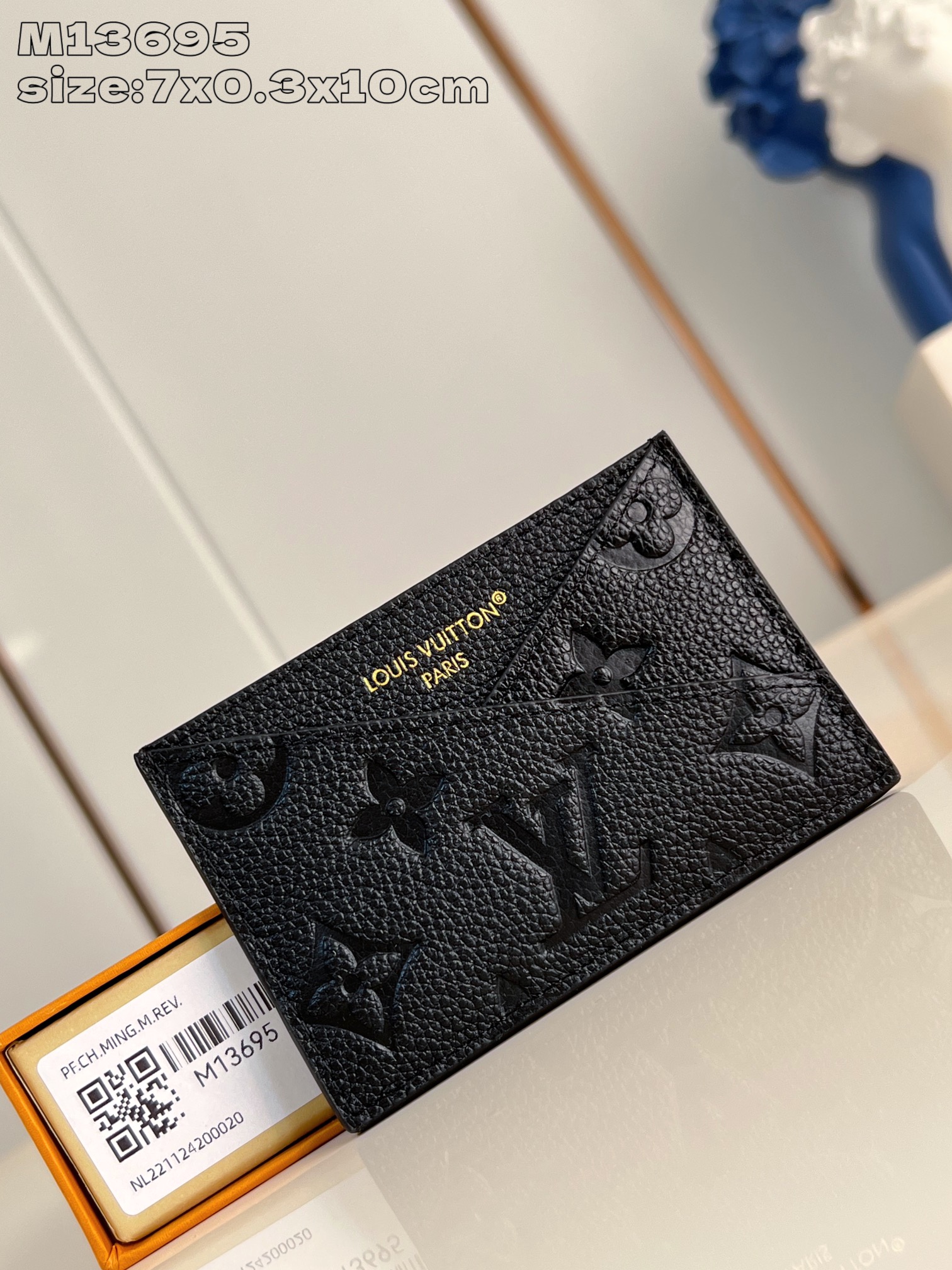 LV CARD HOLDER