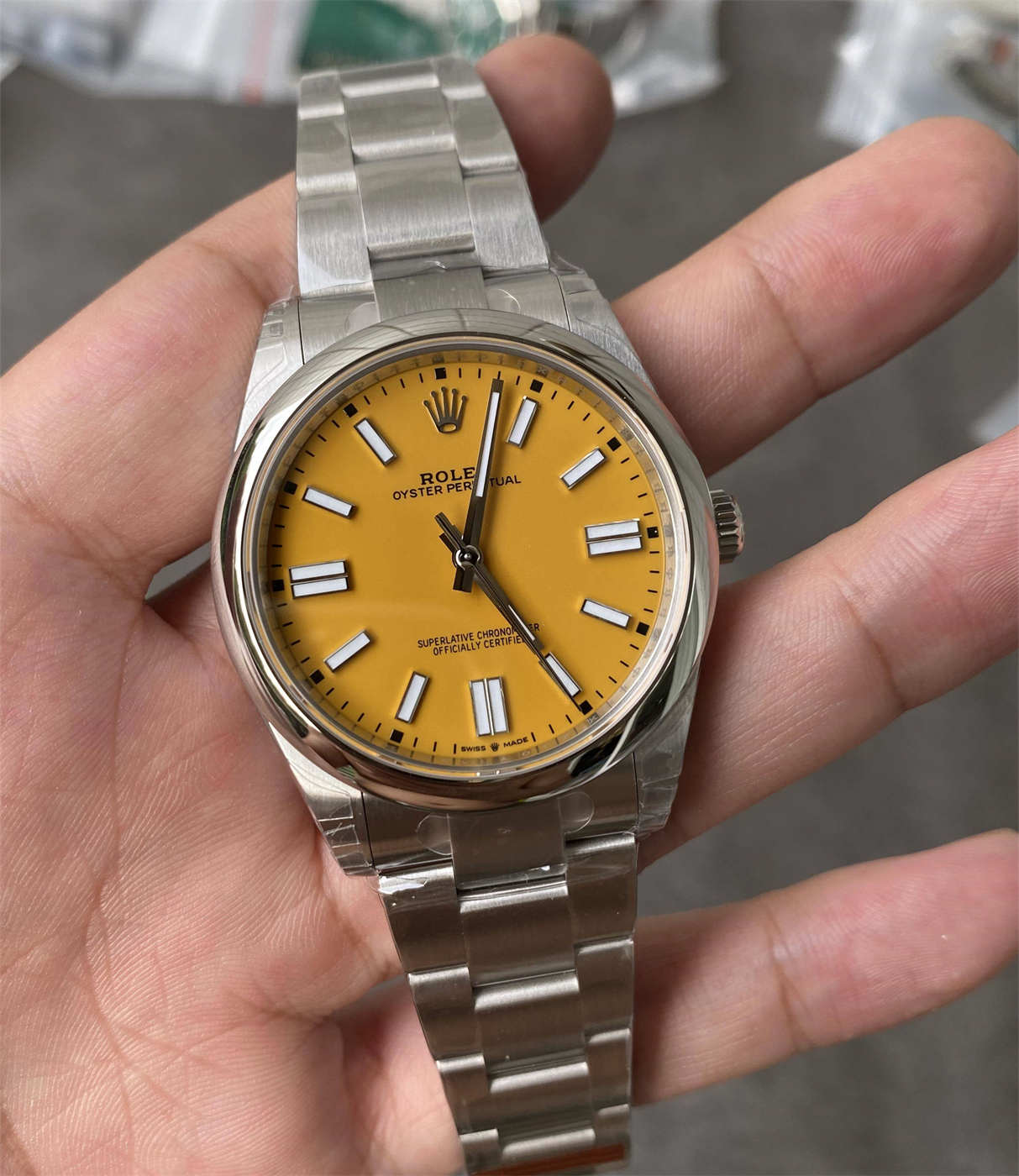 Rolex Oyster Perpetual 41 Yellow Dial Replica – VS Factory M124300-0004 with Dandong 3235 Movement