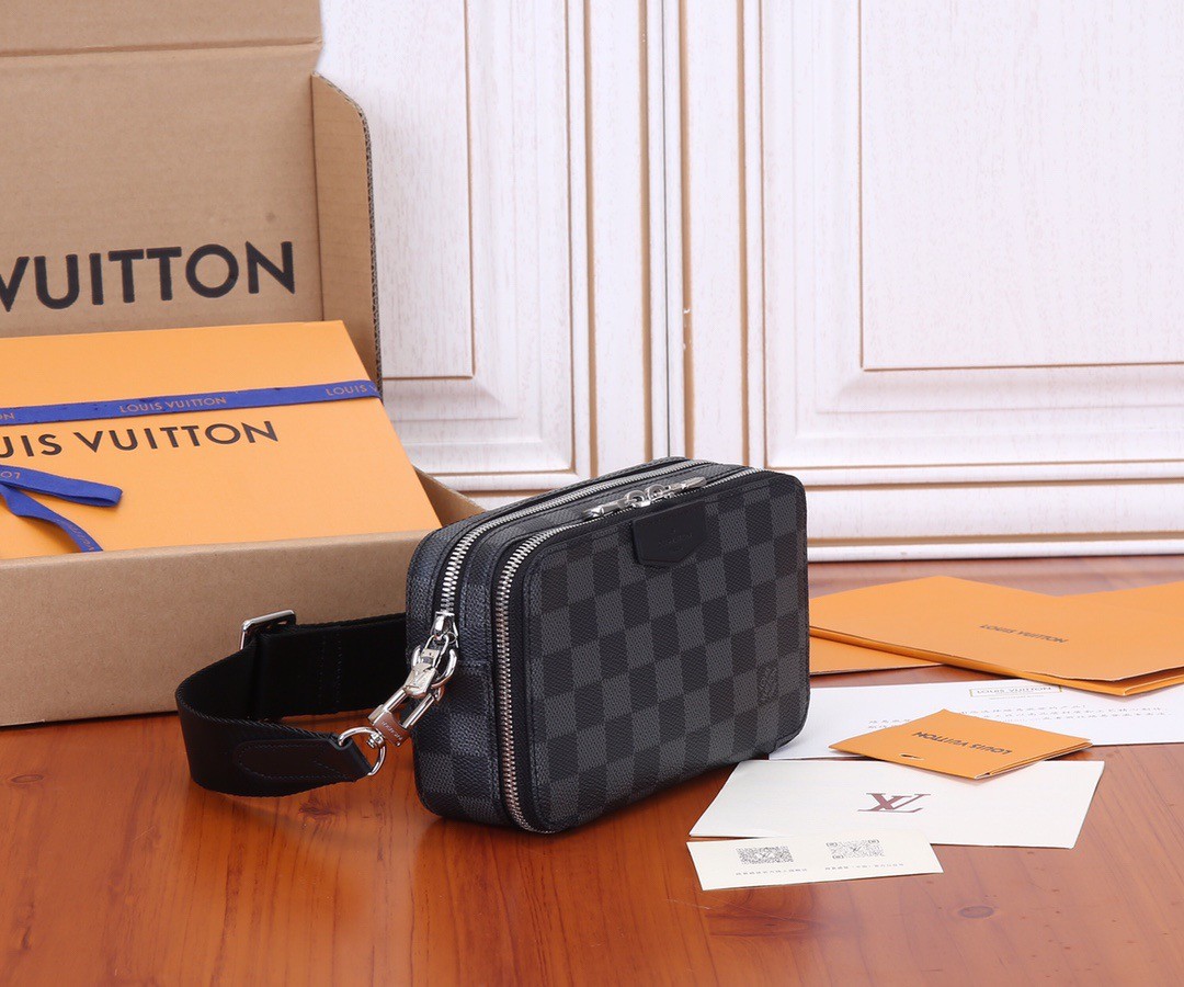 LV ALPHA WEARABLE 18.5*11*6.5