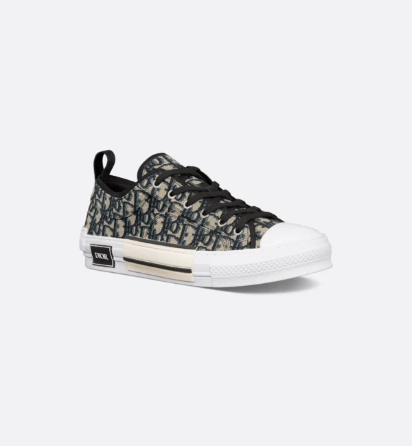 DR B23 League Low-Top Sneaker