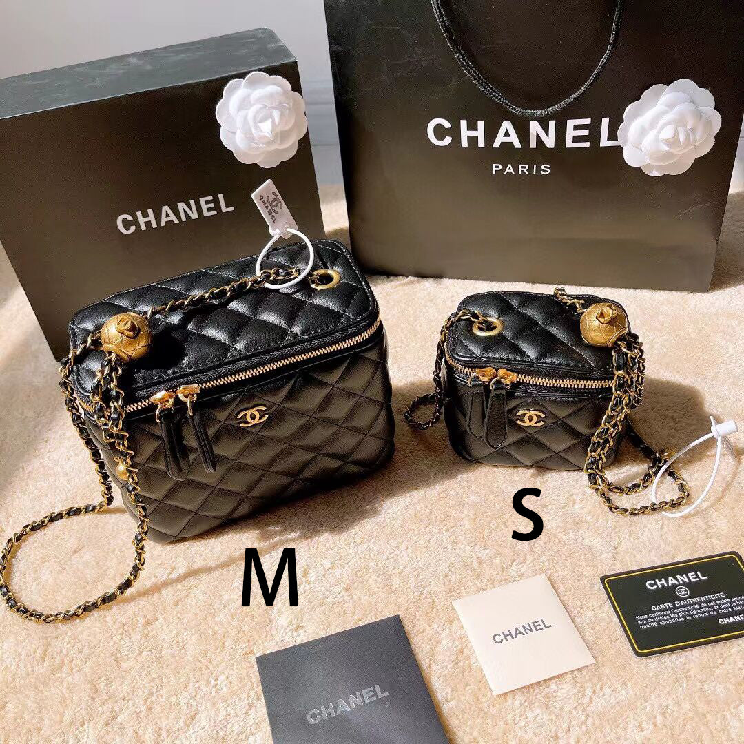 [Chanel] New Limited Edition♪ Highly sought-after vanity bag and Matelassé pouch