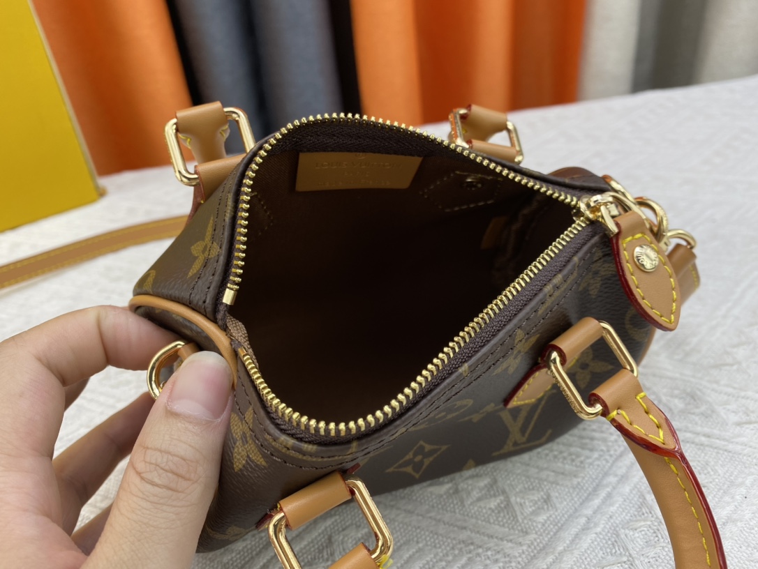 2 colors Woman’s handbag with Adjustable strap 6.3″x4.3″x3.5″ BB-9180001000702