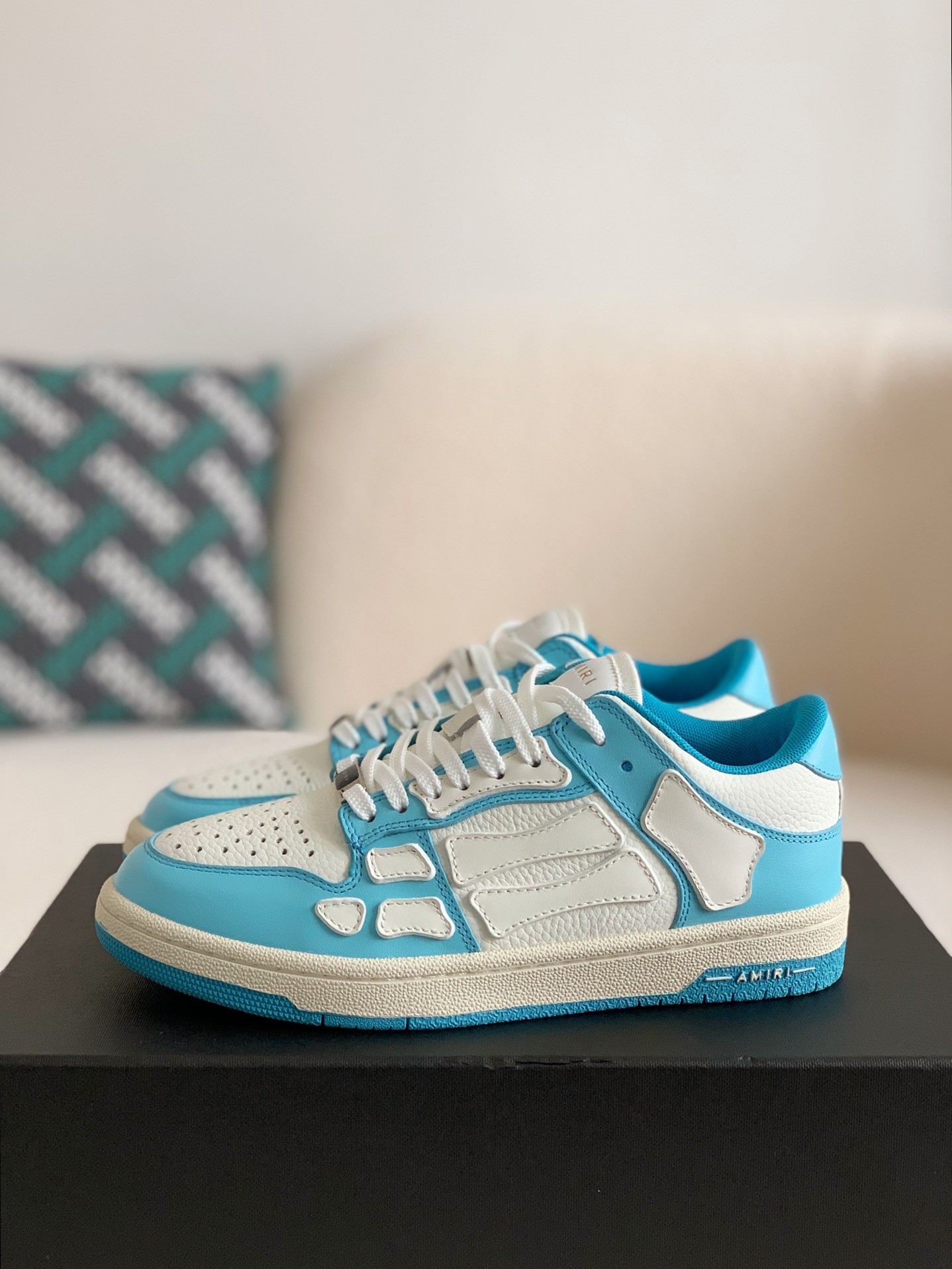 AMRI Bone Sneakers