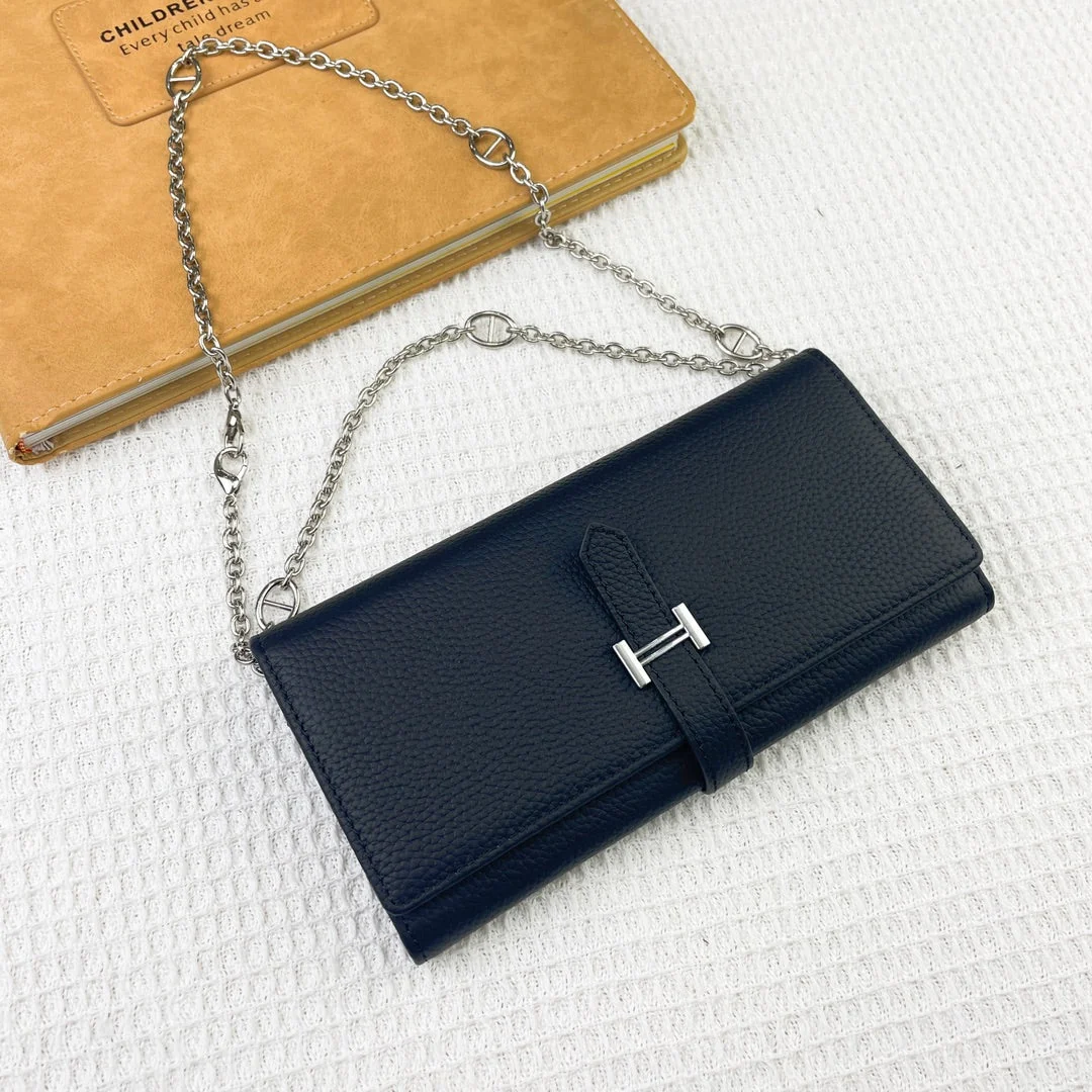 [Hermès] Simple and elegant, available in multiple colors to choose from.