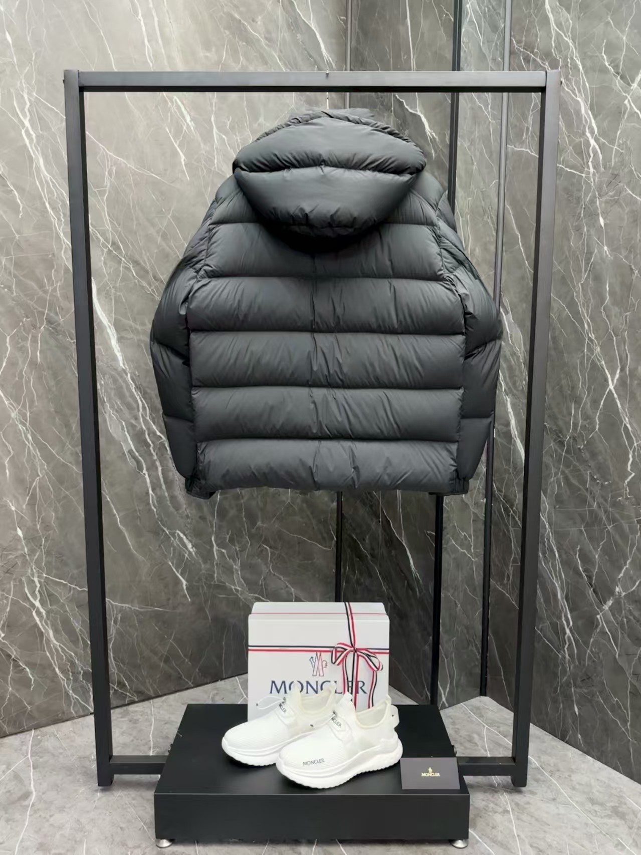 MONC Vezere Short Down Jacket