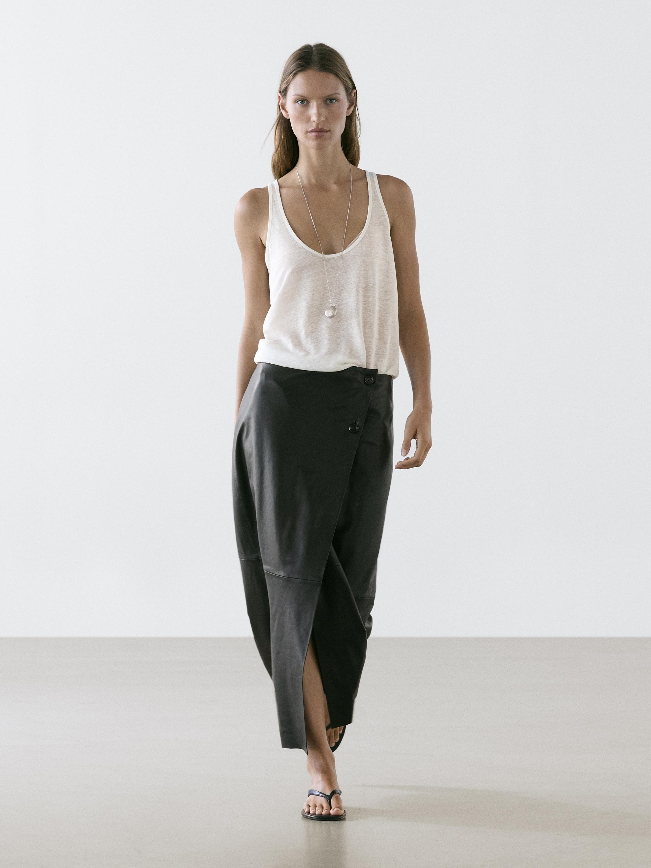 Falda midi costuras piel napa