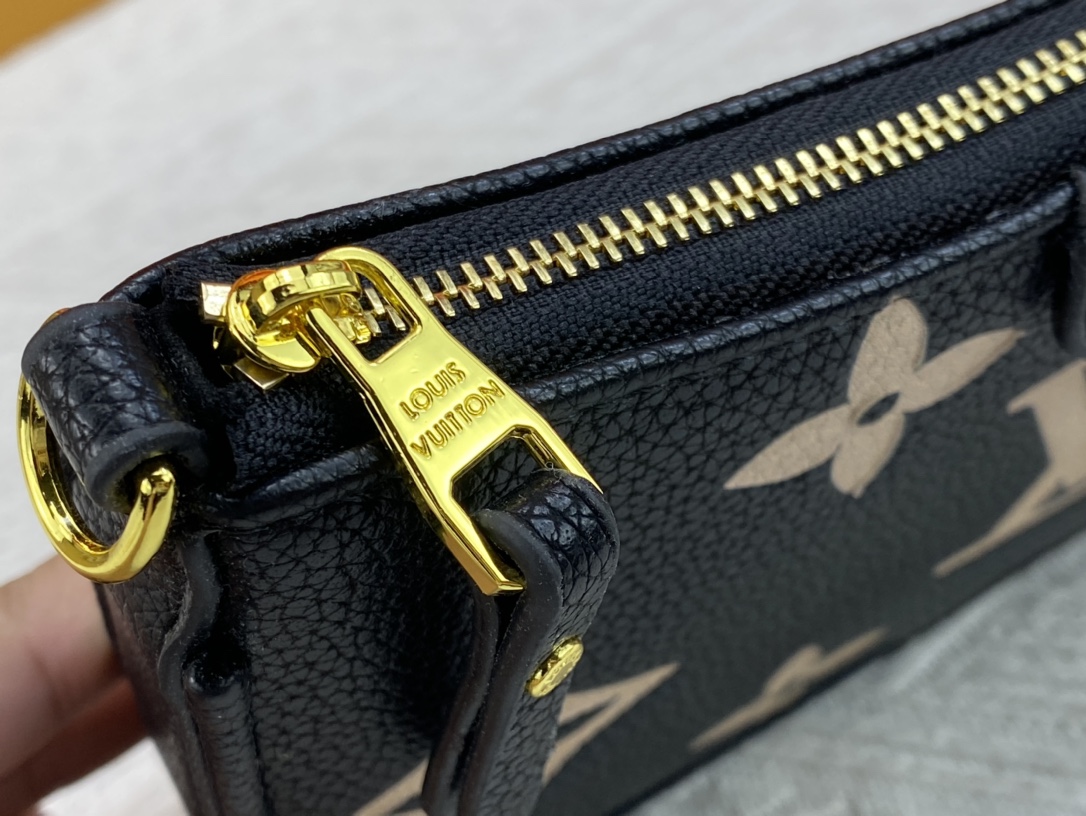 Woman’s handbag with straps 7.5″x4.5″x1.2″ BB-9180001000695