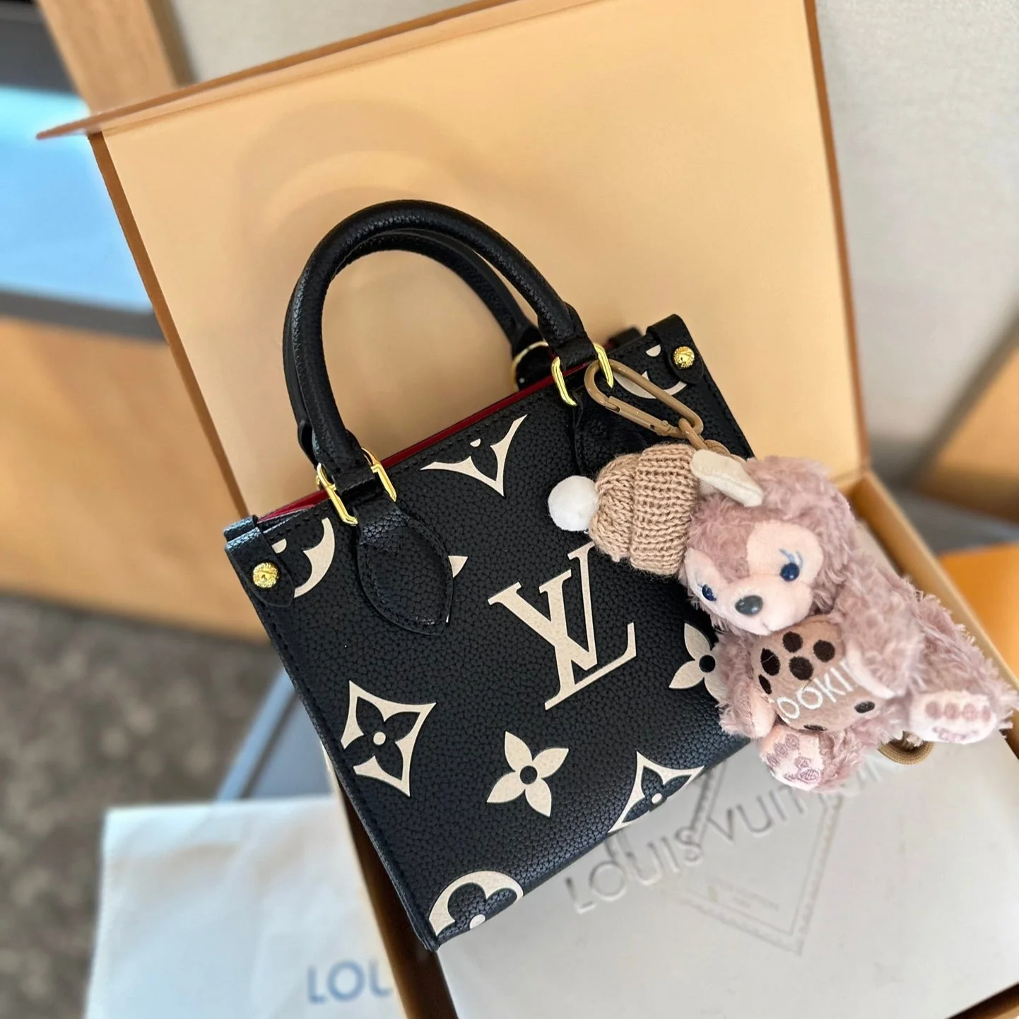【Louis Vuitton】♢OnTheGo｜Luxurious textured leather, a must-have style this season♪ Immediate shipping available
