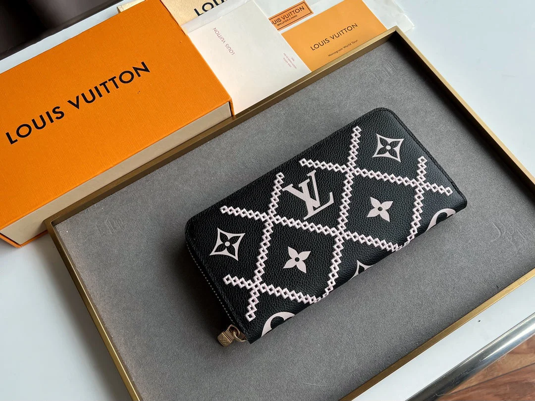 [Louis Vuitton] Zippy Wallet - a highly functional wallet with a closure system.