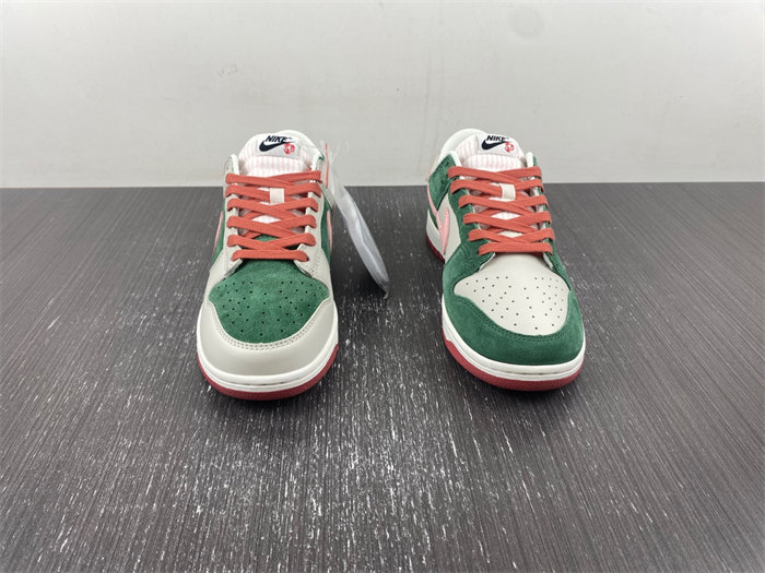 NK Dunk Low SE All Petals United Fir Green FN8923-061