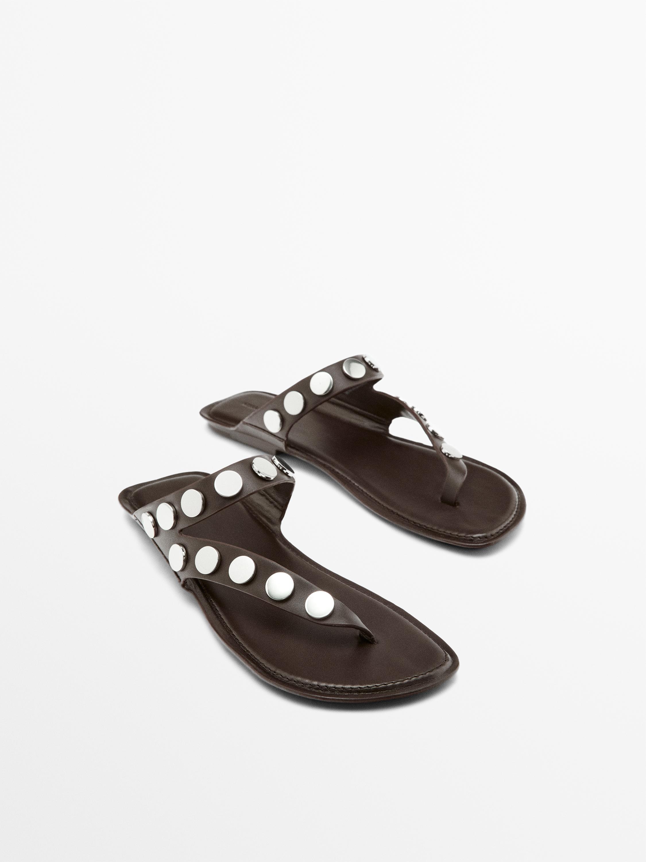 Sandalia piel con tachas