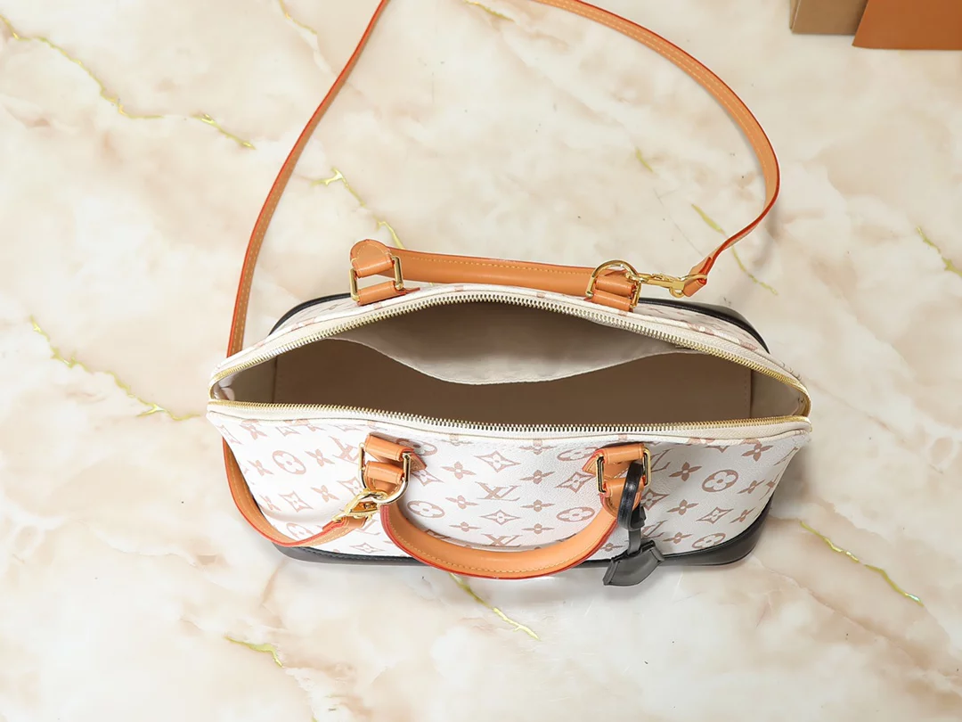 Genuine leather mini:7.1″x4.7″x3.1″ Small:9.8″x7.5″x4.7″ Big:12.6″x9.4″x6.3″ Woman’s Handbag BB-921968