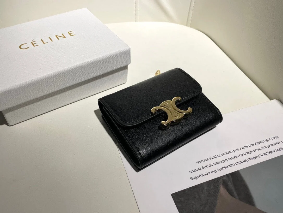 [Celine] A very popular tri-fold wallet. Perfect for any occasion. An extremely practical item!