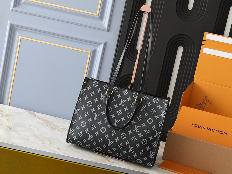 Fashion Big: 13.8″x10.6″x5.5″ Small: 9.8″x7.5″x4.5″ Strap Leather Totebag BB-921549