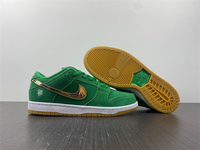 NK SB Dunk Low Pro St. Patrick's Day BQ6817 303