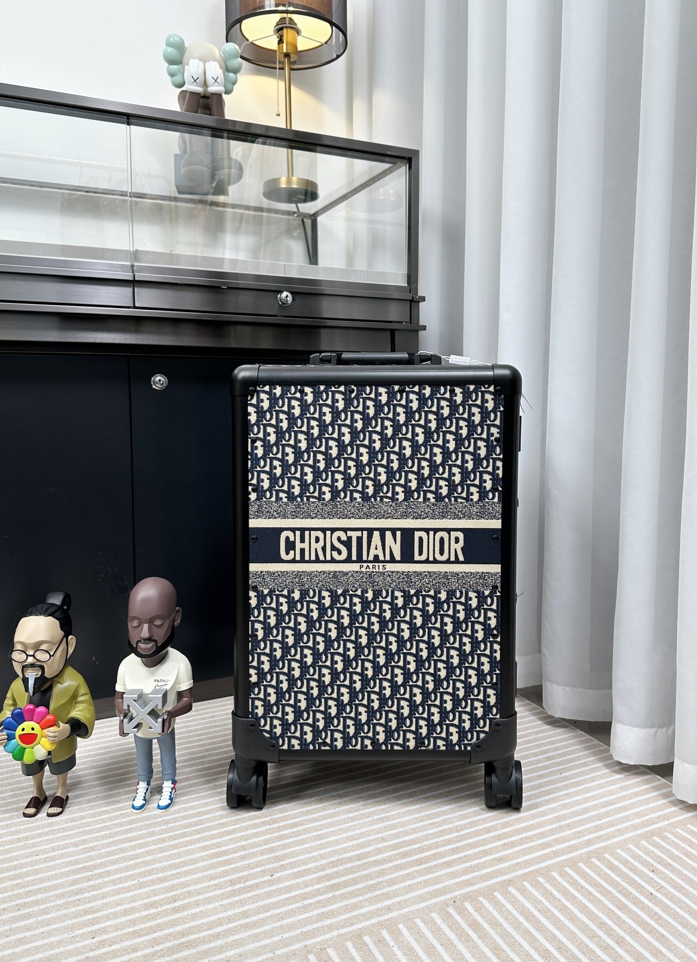 DR Suitcase Size：37x21x57cm