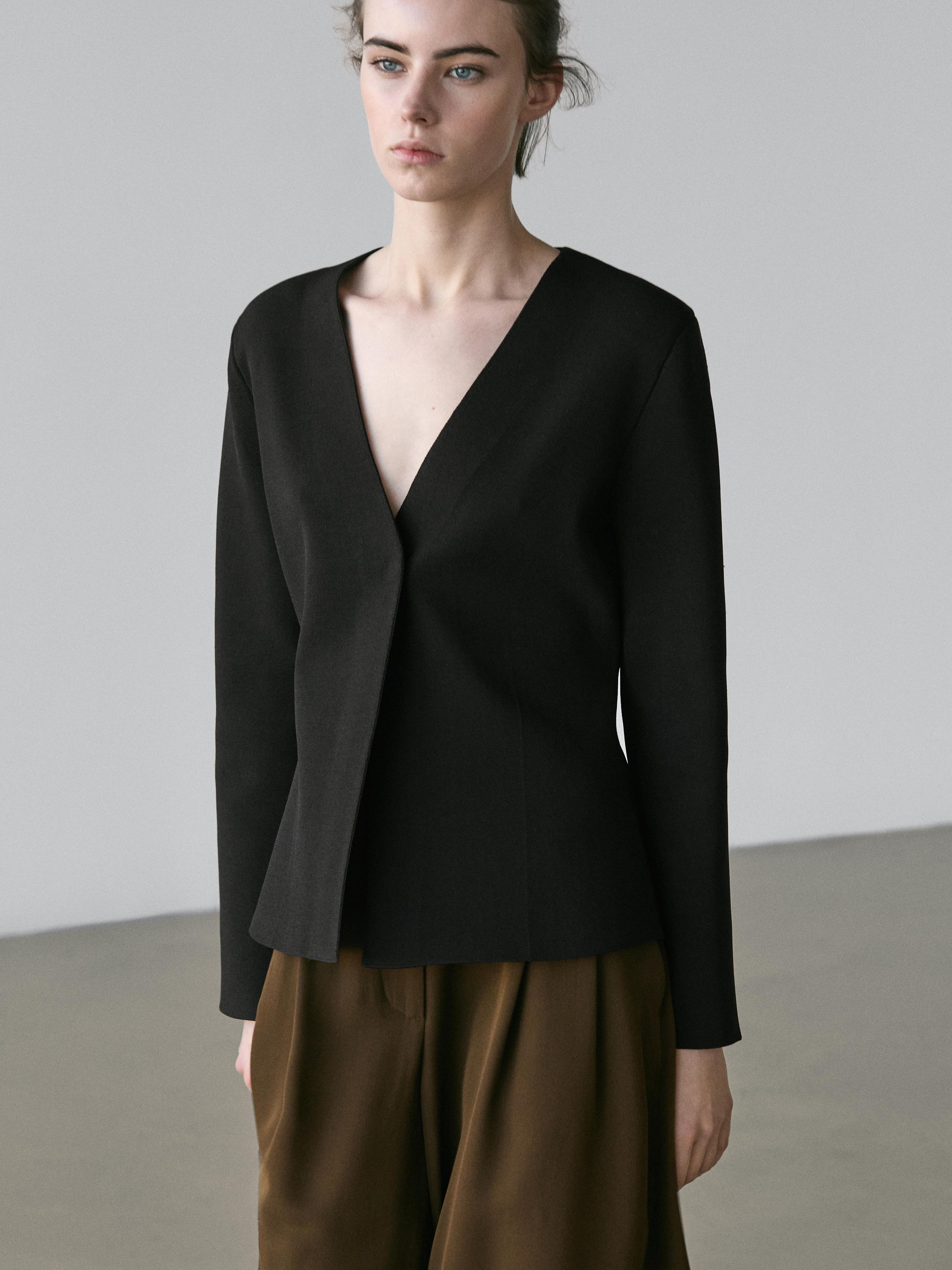 Blazer punto cuello pico detalle cierre