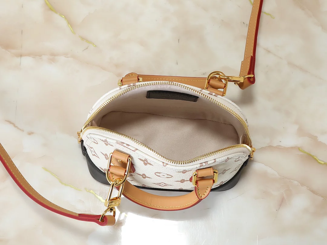 Genuine leather mini:7.1″x4.7″x3.1″ Small:9.8″x7.5″x4.7″ Big:12.6″x9.4″x6.3″ Woman’s Handbag BB-921968