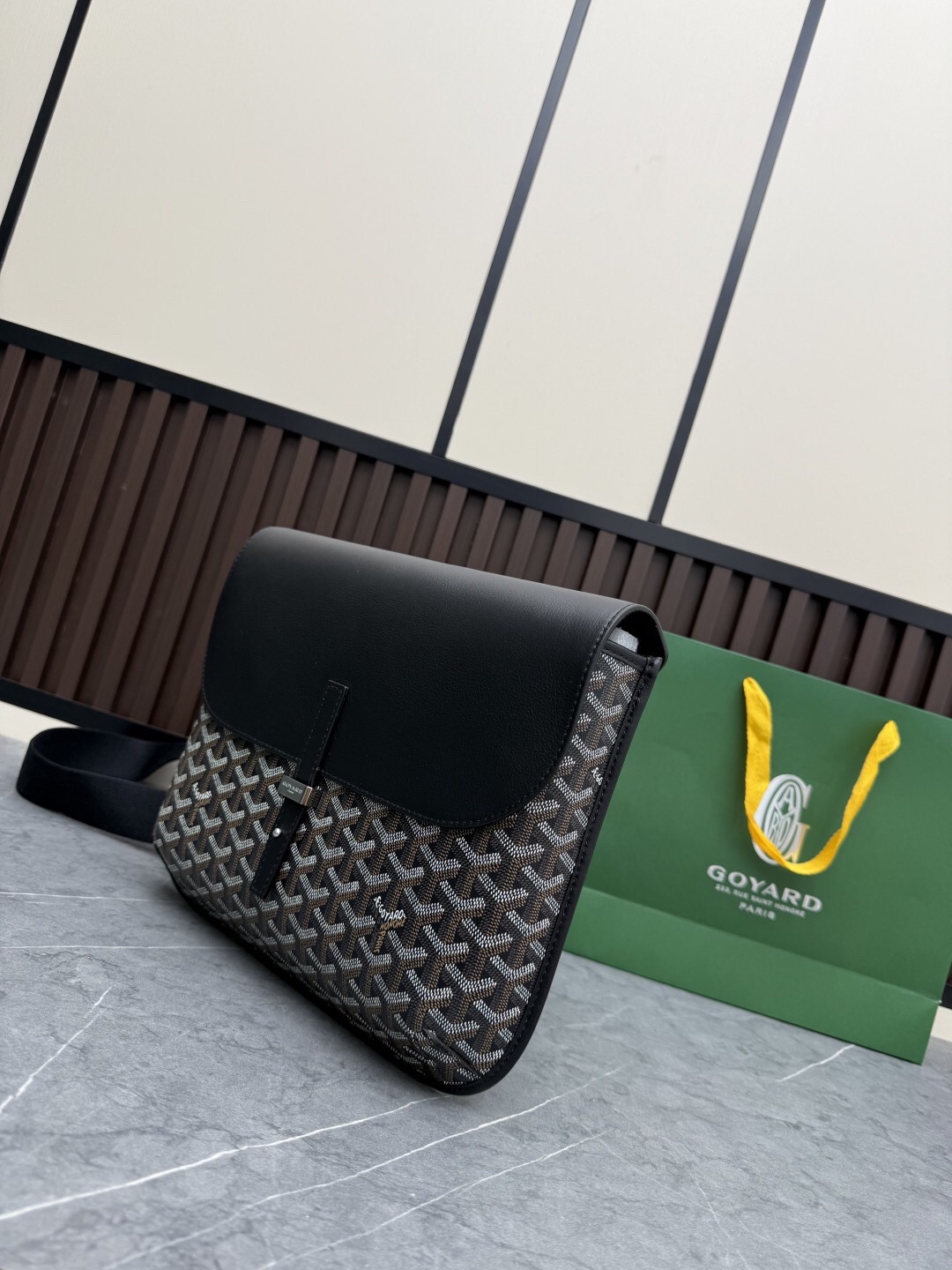 GY Coursier bag  Size : 32*4*25cm