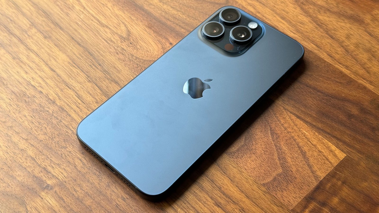 iPhone 15 Pro Max Blue Titanium 256GB (UNLOCKED) 7G22