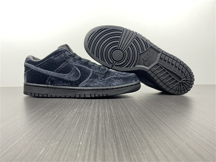 NK Dunk Low Dover Street Market Triple Black Velvet DH2686-002