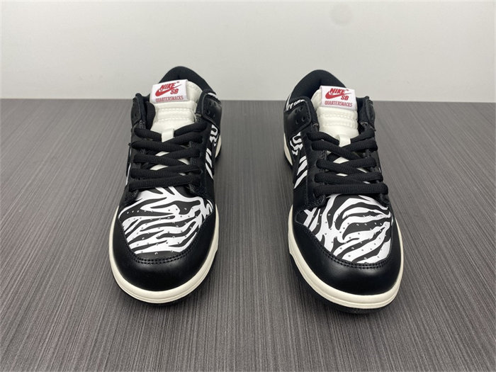 NK SB Dunk Low OG QS Quartersnacks Zebra DM3510-001