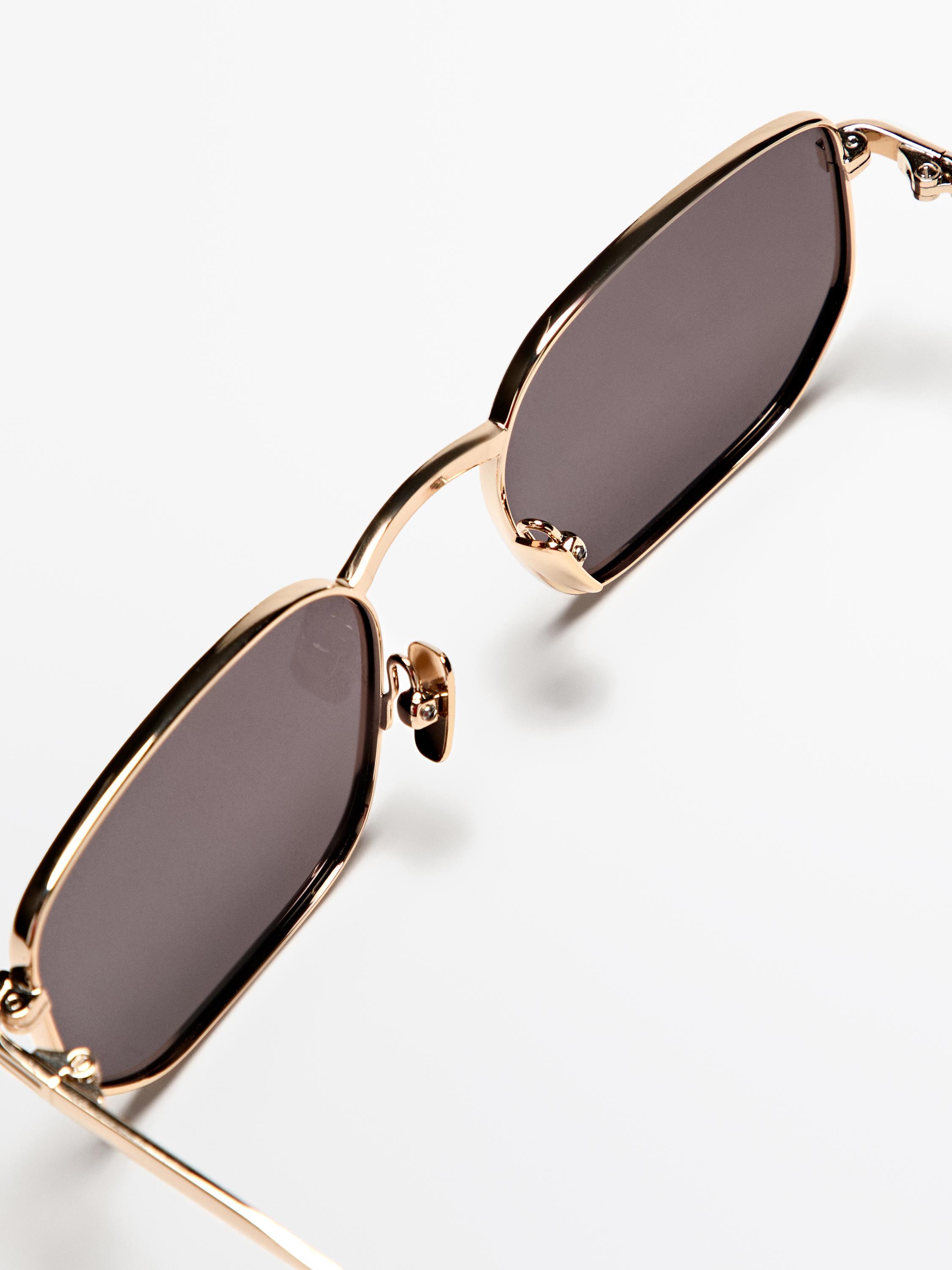 Gafas de sol metálicas cuadradas