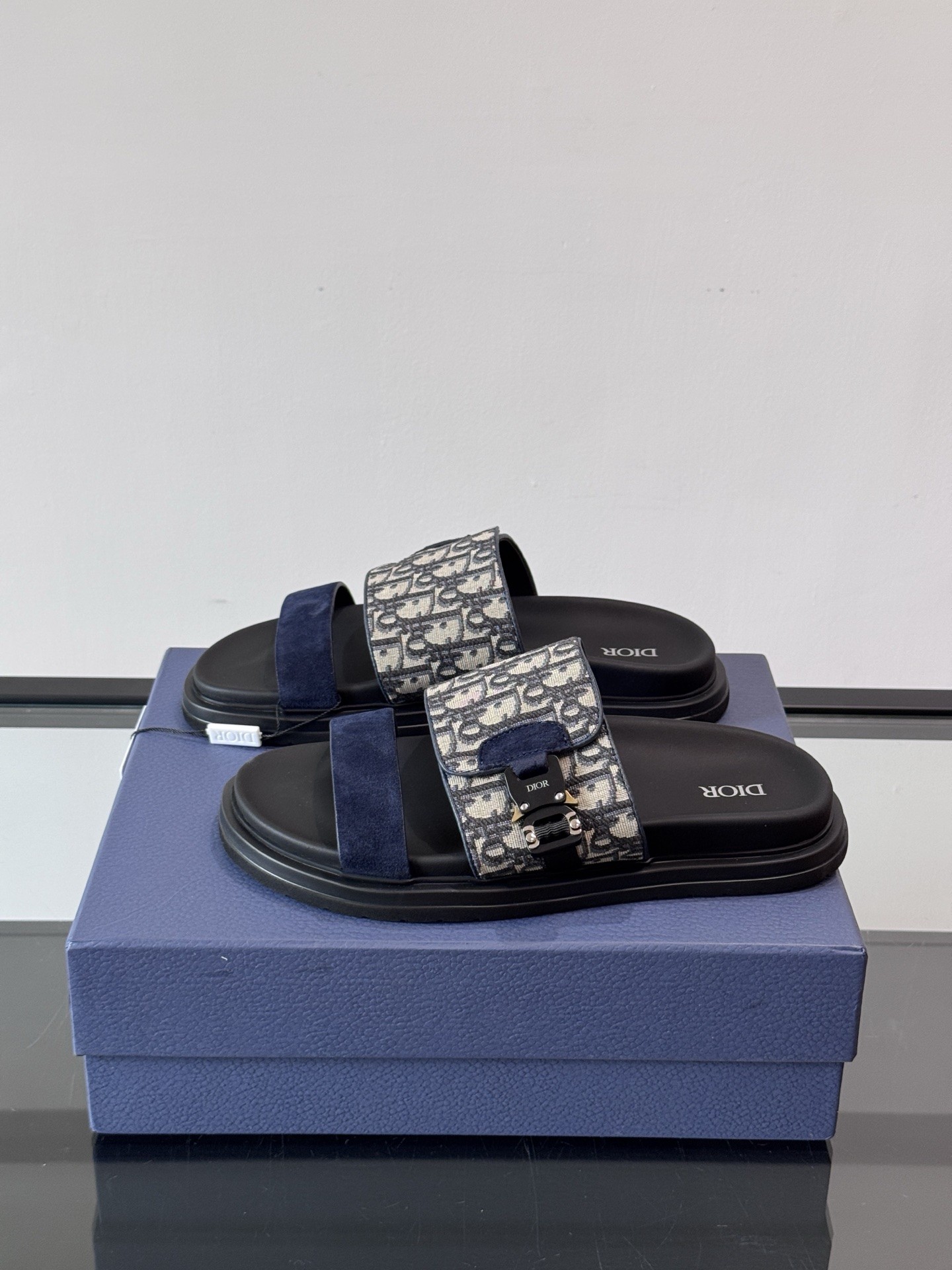 DR Men's slippers（Multiple colors）