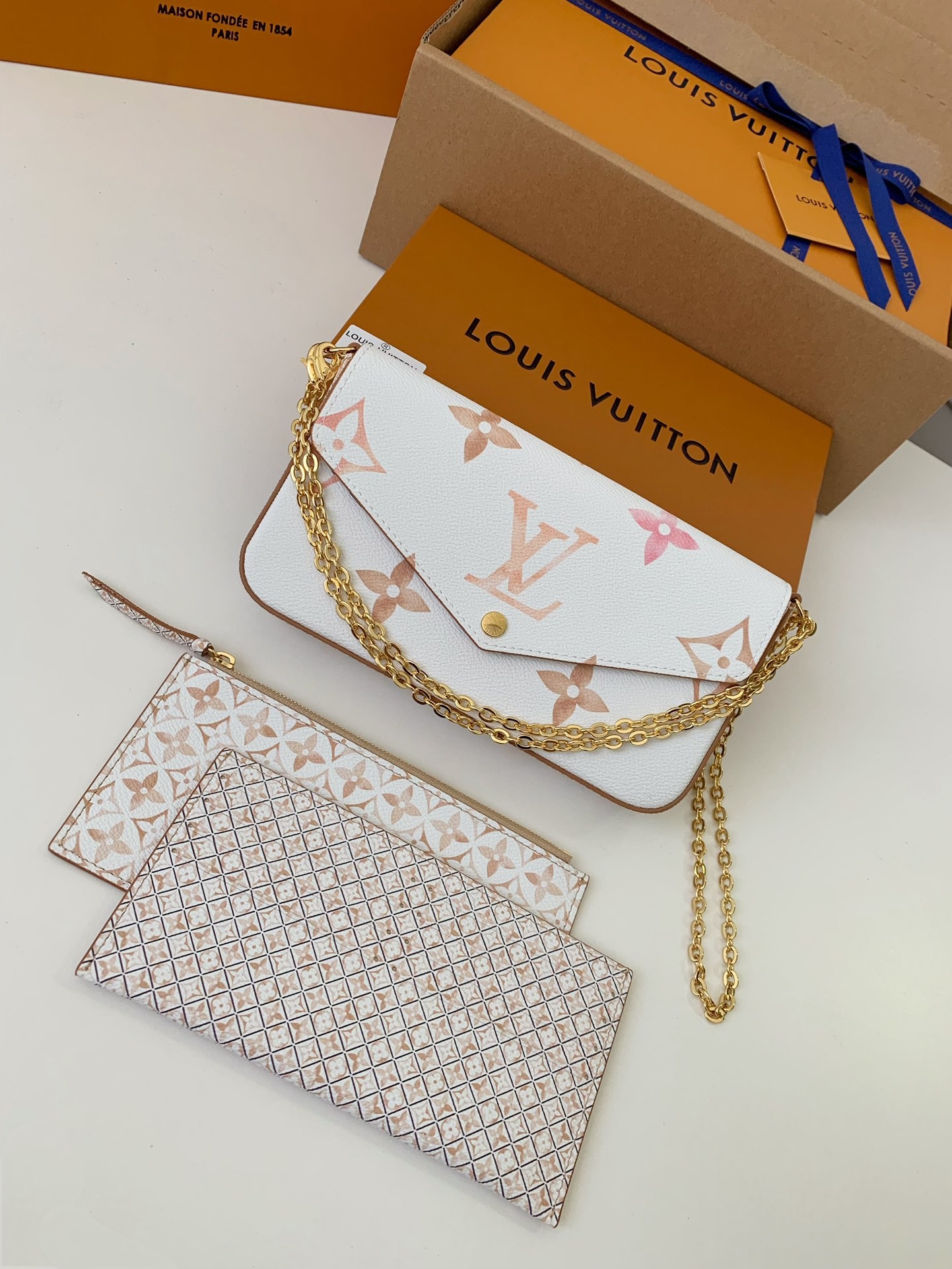 LV POCHETTE FÉLICIE 21*12*3cm