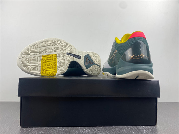 NK Kobe 5 Protro EYBL Girls CD4991-300