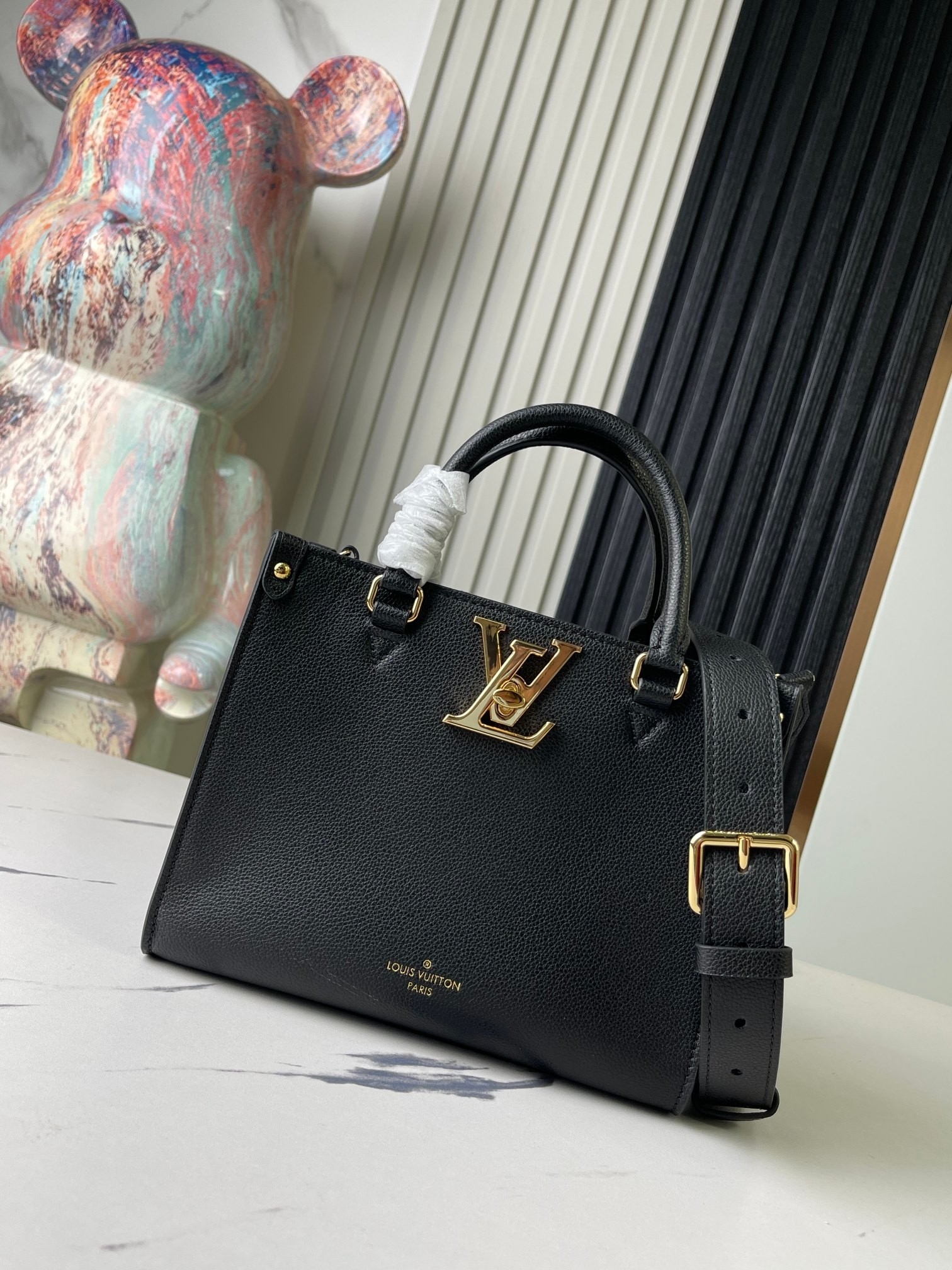 LV Handbag M22311 24.5x19x10.5cm