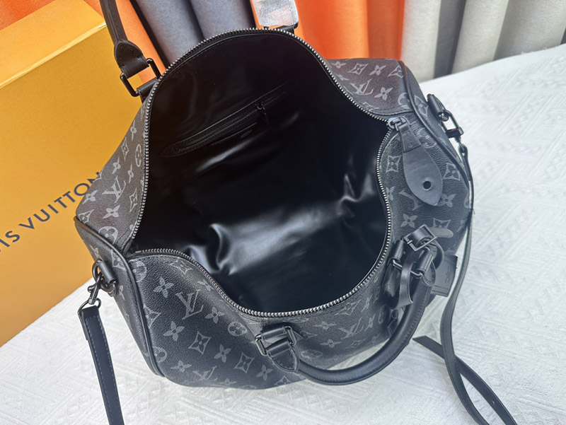 Small: 9.8″x5.9″x5.9″ Medium: 11.8″x9.8″x7.9″ Big: 17.7″x10.2″x9.1″ Black Leather Handbag with small pocket Adjustable Strap BB-921465