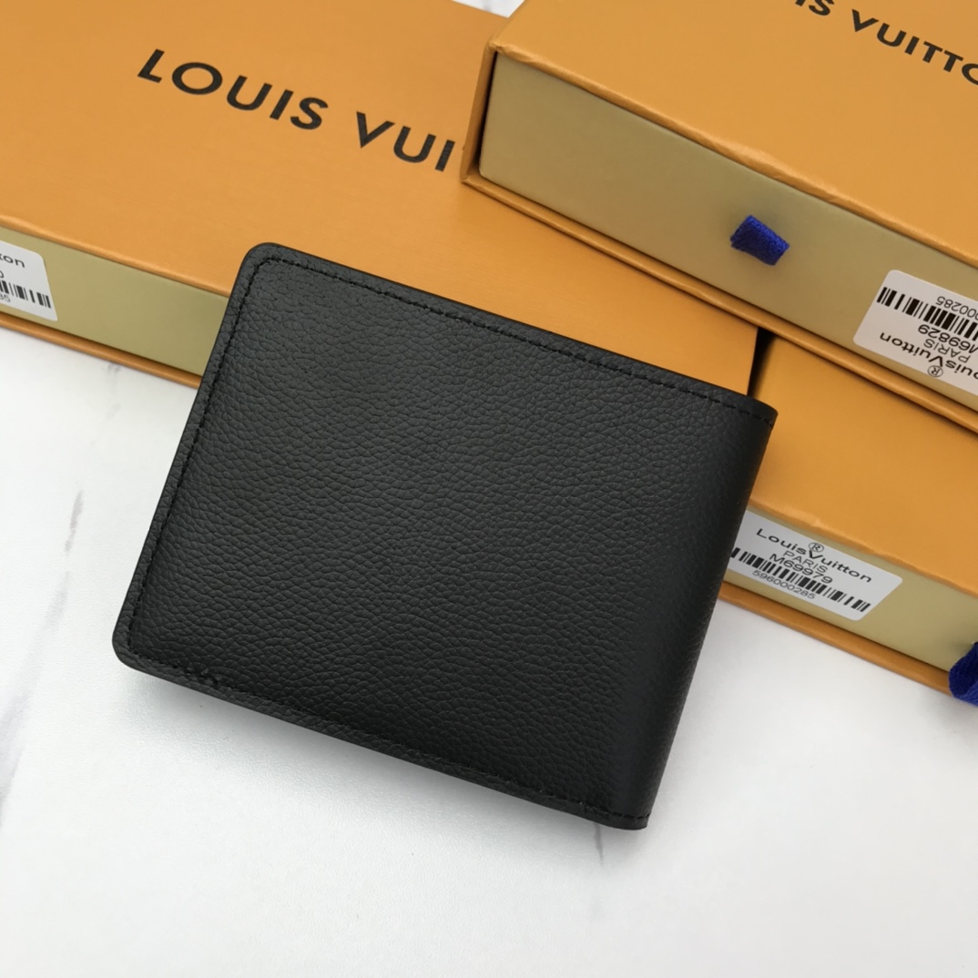 Black wallet 4.3″x3.5″ BB-918000177